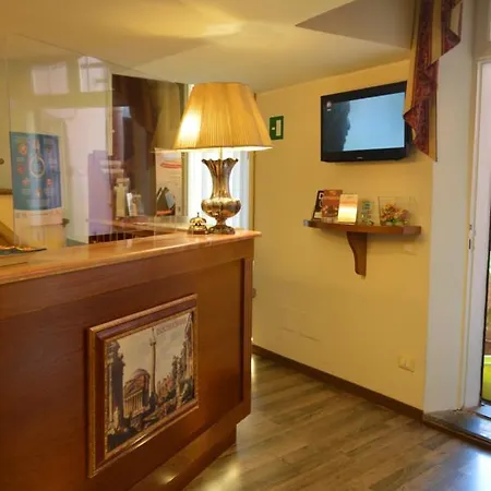 Pantheon Bed & Breakfast 4*