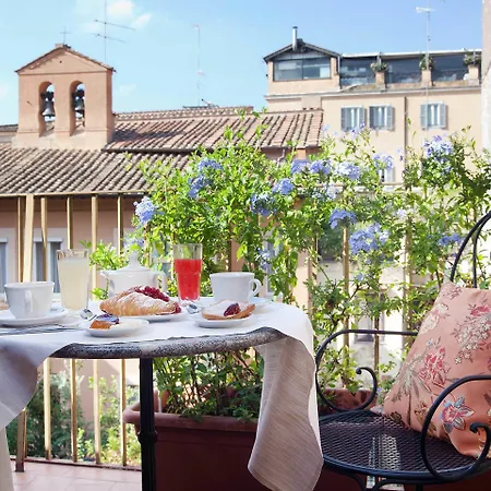 Pantheon Bed & Breakfast 4*