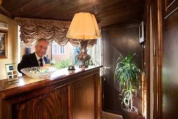 Pantheon Bed & Breakfast 4*