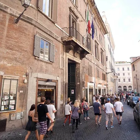Pantheon Bed & Breakfast 3*