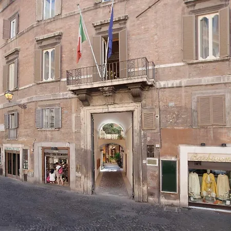 Pantheon Bed & Breakfast 4*