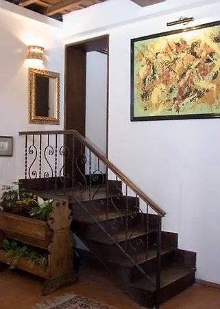Pantheon Bed & Breakfast 3*