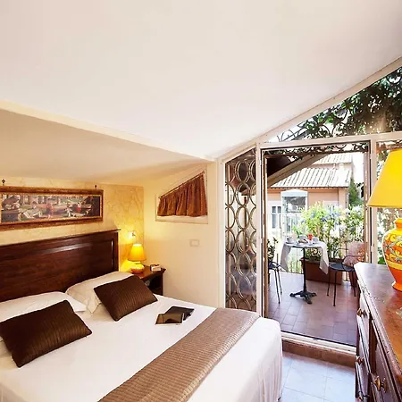 Pantheon Bed & Breakfast 4*